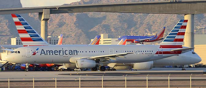 American Airbus A321-231 N569UW and American Boeing 787-823 N800AN, Phoenix Sky Harbor, March 7, 2015